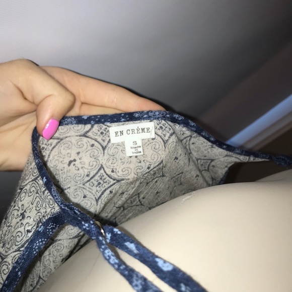 Adorable En Créme Blouse with Adjustable Straps - Picture 2 of 4